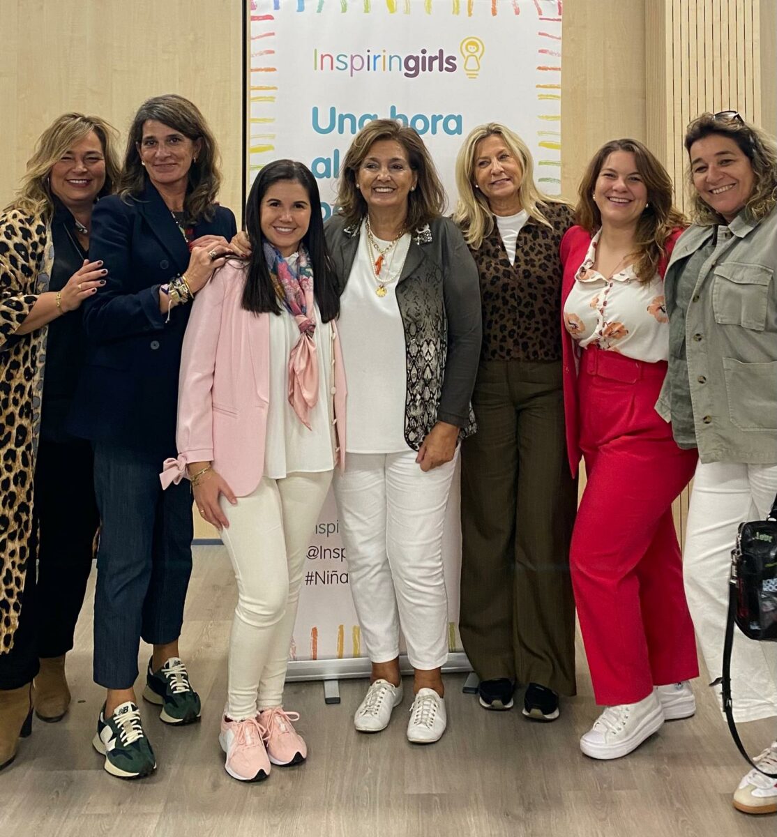 Ponce y Mugar estuvo con Zurich Celebrando el hashtag#DíaInternacionalDeLaNiña junto a Inspiring Girls España y el apoyo de la Z Zurich Foundation en el colegio C.C.E. Fuentelarreyna de hashtag#Madrid, donde hemos conversado con 148 niñas y niños con el objetivo de mostrar ejemplos de mujeres líderes de éxito y normalizar la igualdad de género en roles de liderazgo. 